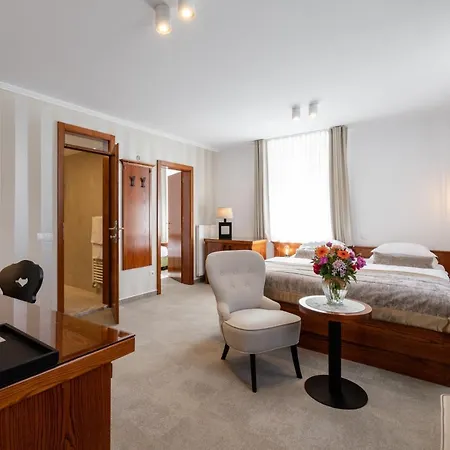 ホテル Kotnik Superior Boutique クランスカゴーラ